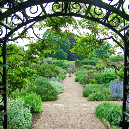 garden with arch